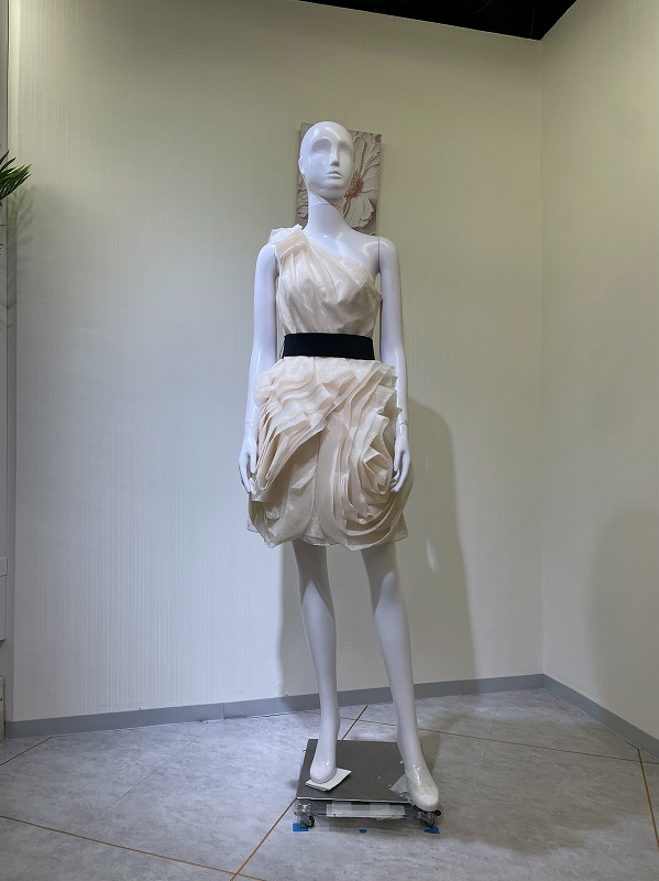 【レンタルドレス 4554】立体ローズモチーフウエストベルト切替ワンショルミニドレス アイボリー【Vera Wang】